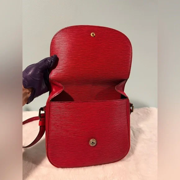Louis Vuitton St Cloud in Red Epi MM size. Great condition vintage piece.